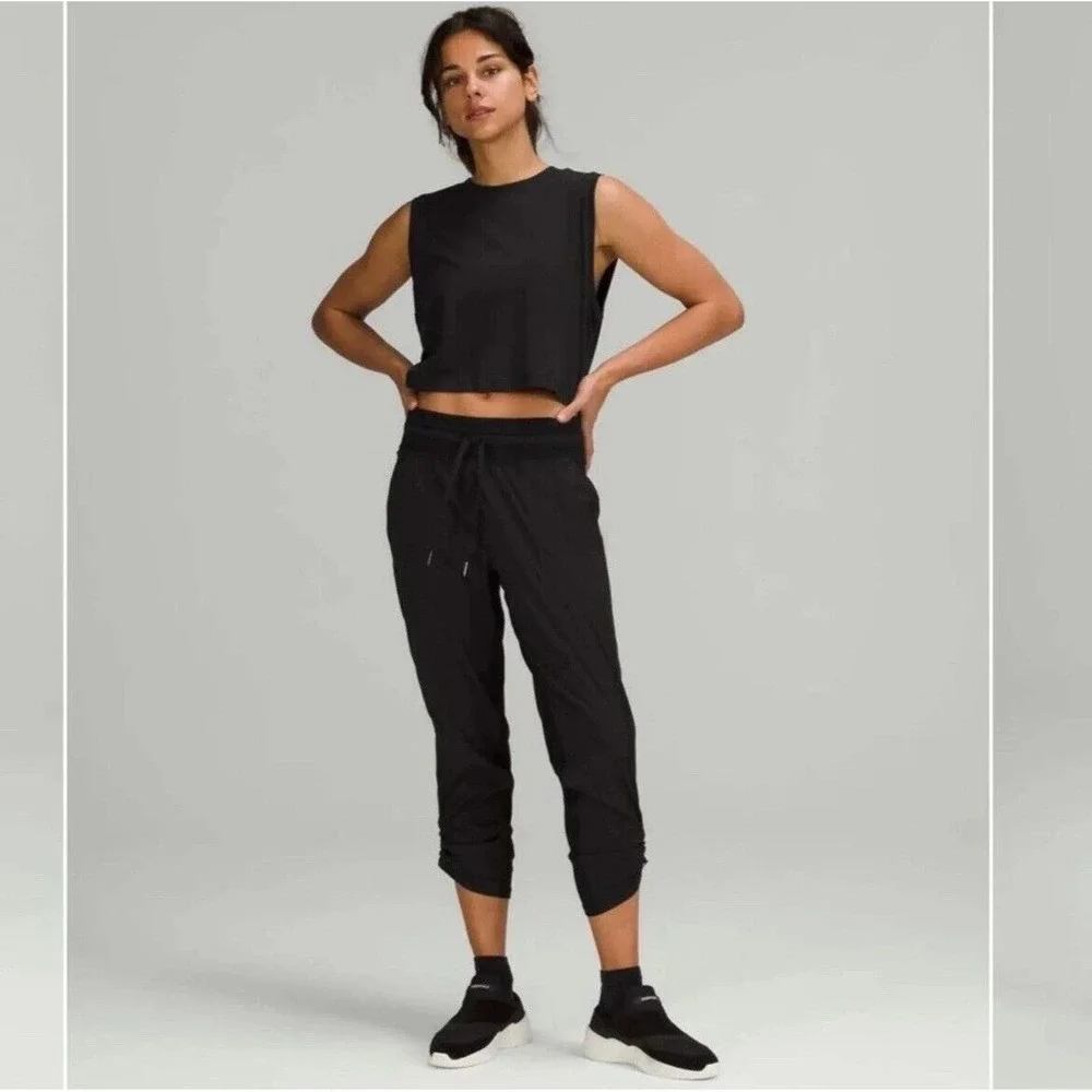 Lululemon Women Solid Black Dance Studio Mid-Rise Crop 25